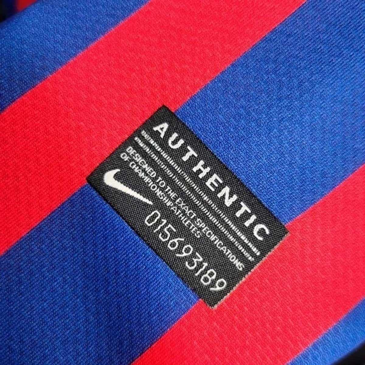 FC Barcelona Camisola Principal - 11/12 - fotografia original 5