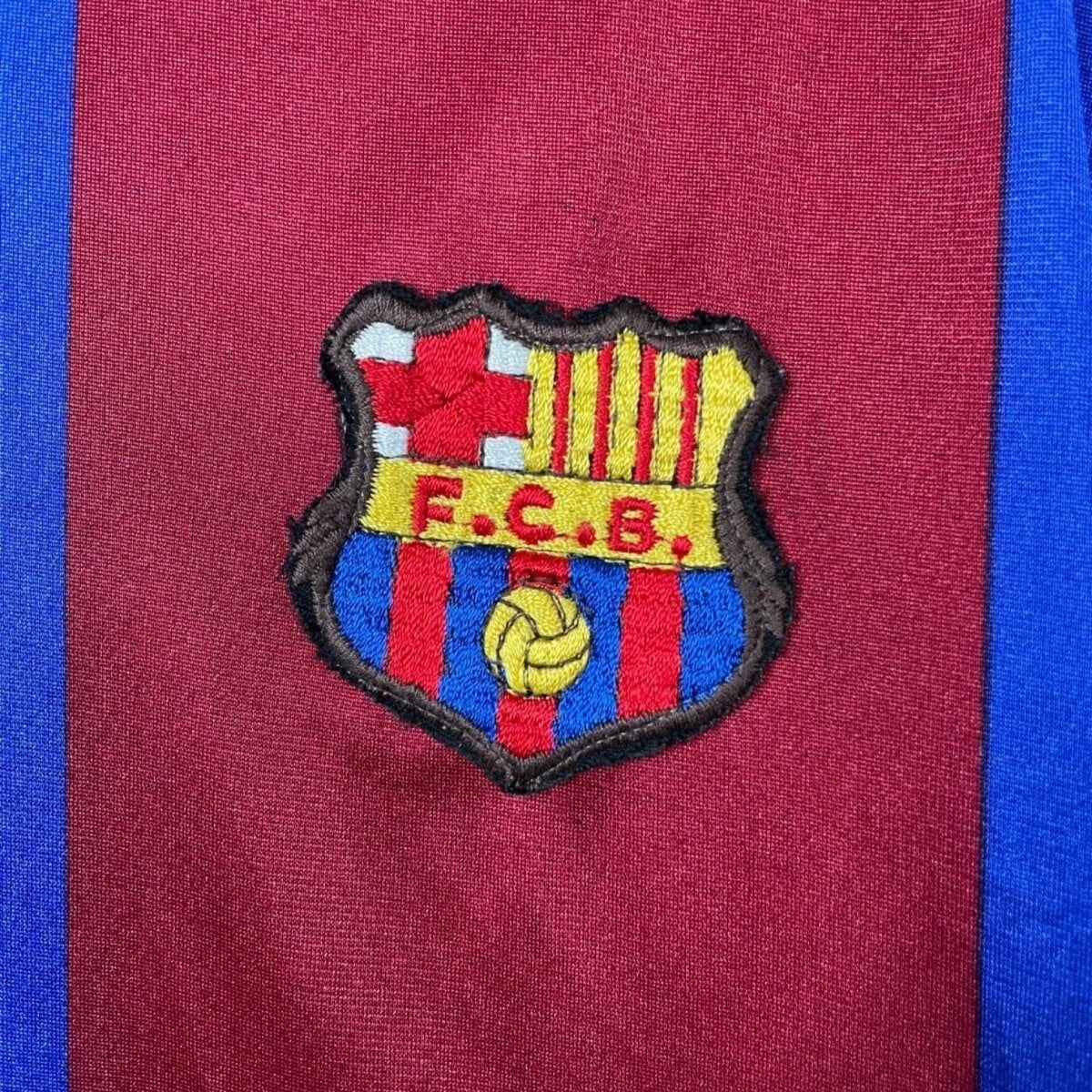 FC Barcelona Camisola Principal - 82/83 - fotografia original 4