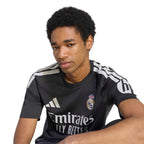 Real Madrid Camisola Guarda-Redes Preta - 26/27 - fotografia original 7