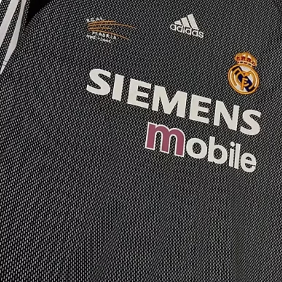 Real Madrid Camisola Guarda-Redes - 02/03 - fotografia original 3