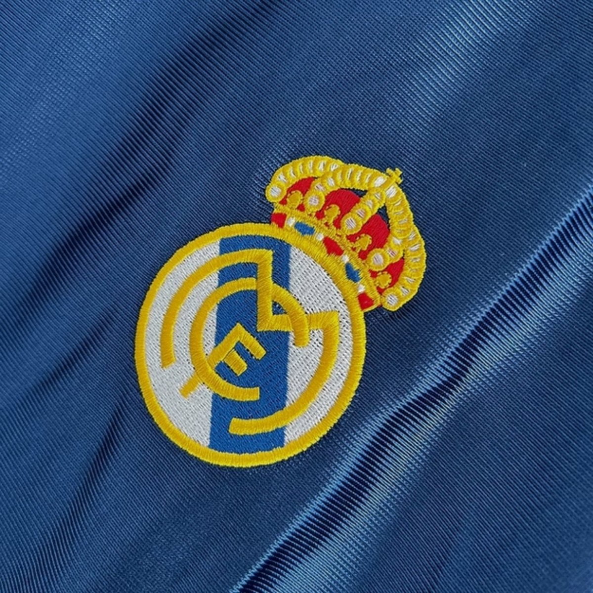 Real Madrid Camisola Terceira - 98/99 - fotografia original 6