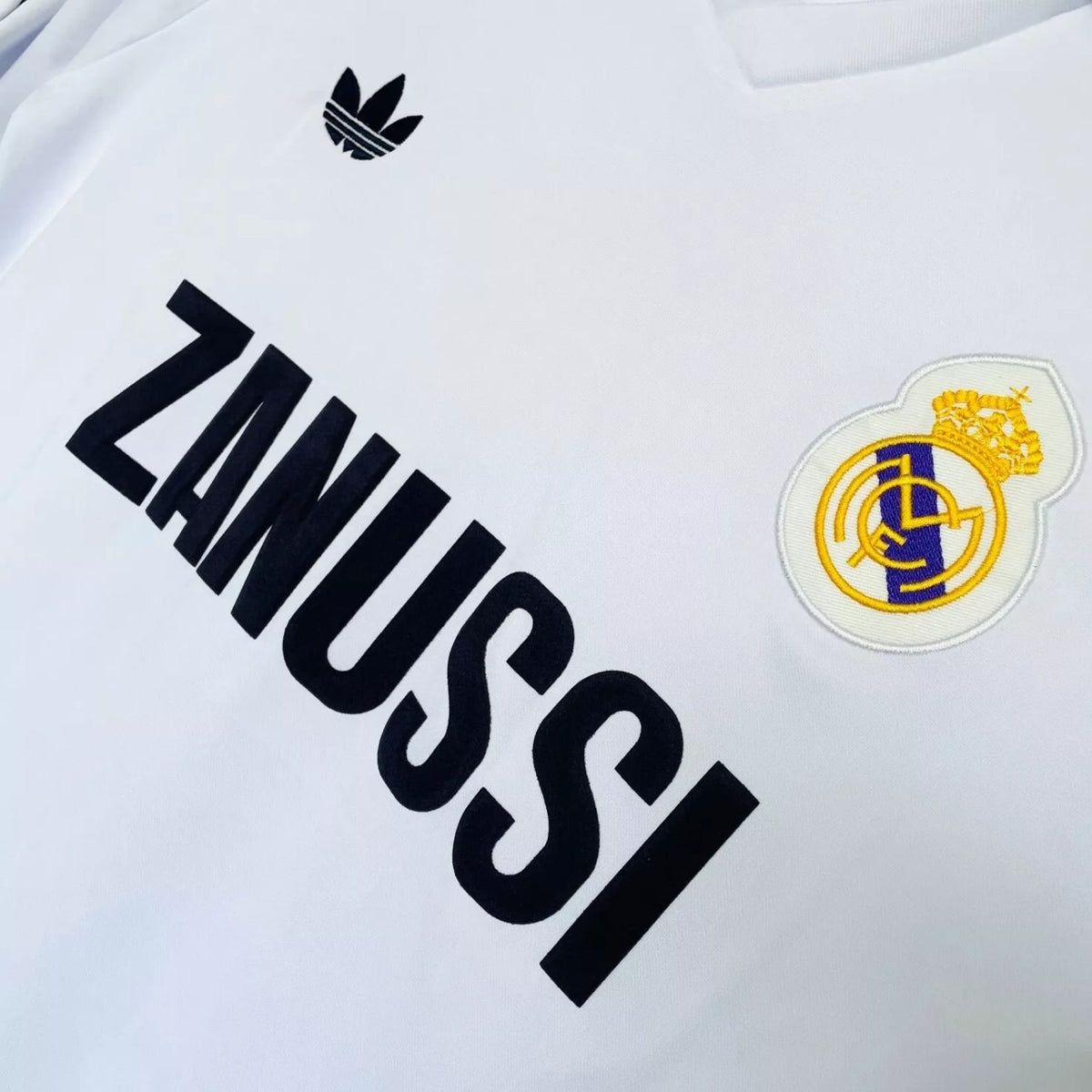 Real Madrid Camisola Principal - 84/85 - fotografia original 3