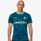 Olympique Marseille Camisola Alternativa - 24/25 - modelo editorial 90 Minutos