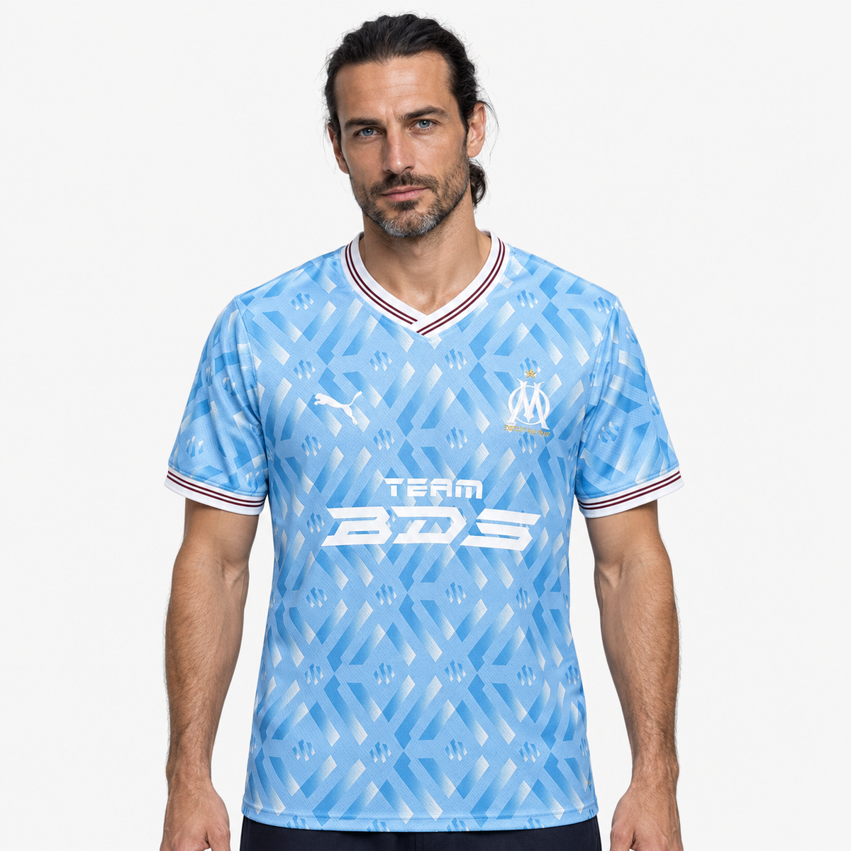 Olympique Marseille Camisola Treino - 23/24 - modelo editorial 90 Minutos