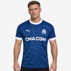 Olympique Marseille Camisola Alternativa - 23/24 - modelo editorial 90 Minutos