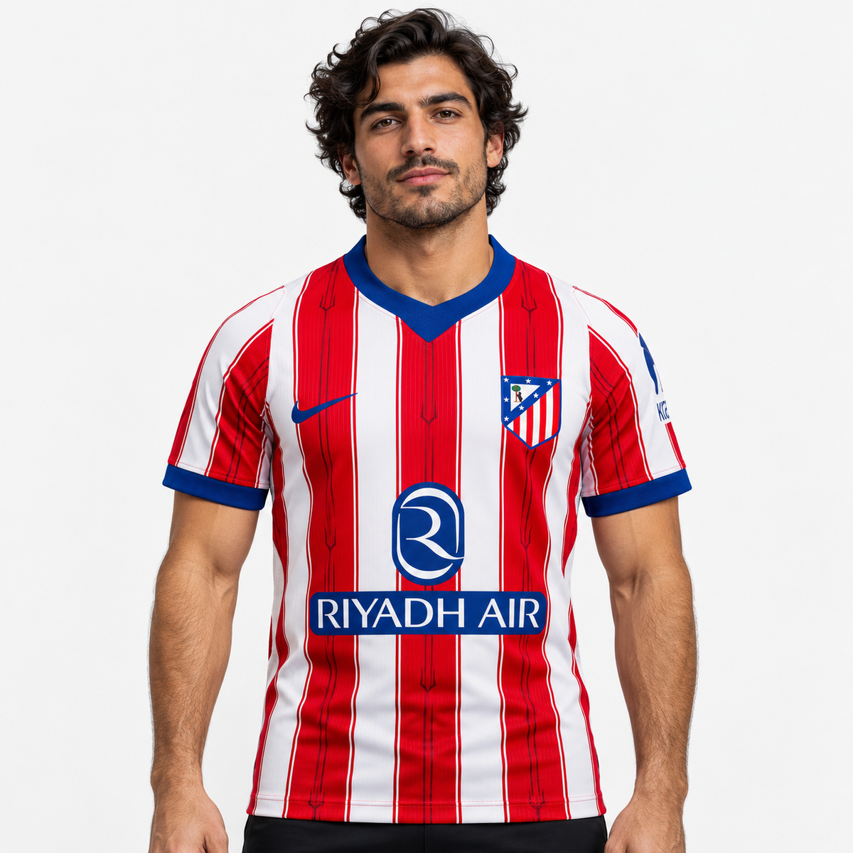 Atlético Madrid Camisola Principal - 26/27 - hero editorial com modelo IA