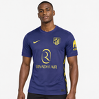 Atlético Madrid Camisola Secundária - 25/26 — hero editorial com modelo IA