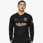 FC Barcelona Camisola Secundária - 20/21 - Manga Comprida — hero editorial com modelo IA