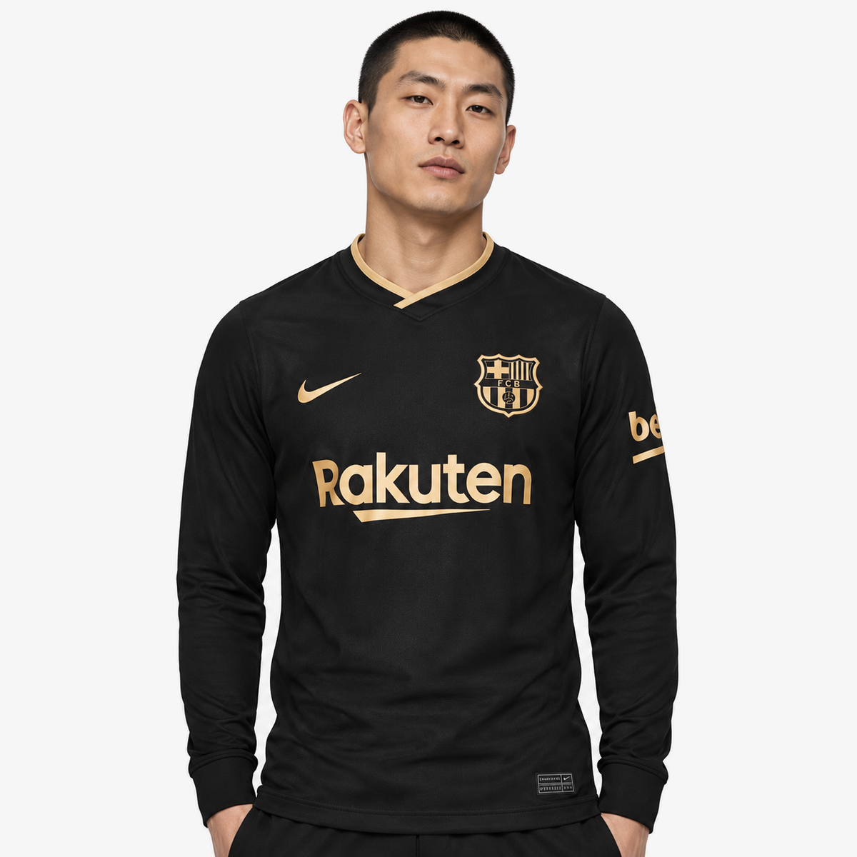 FC Barcelona Camisola Secundária - 20/21 - Manga Comprida — hero editorial com modelo IA