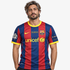 FC Barcelona Camisola Principal - 10/11 — hero editorial com modelo IA