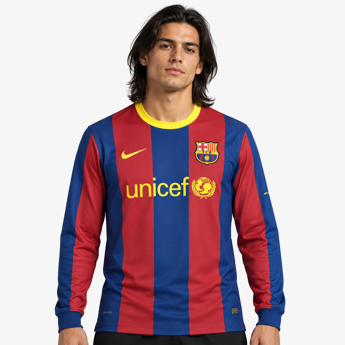 FC Barcelona Camisola Principal - 10/11 - Manga Comprida — hero editorial com modelo IA