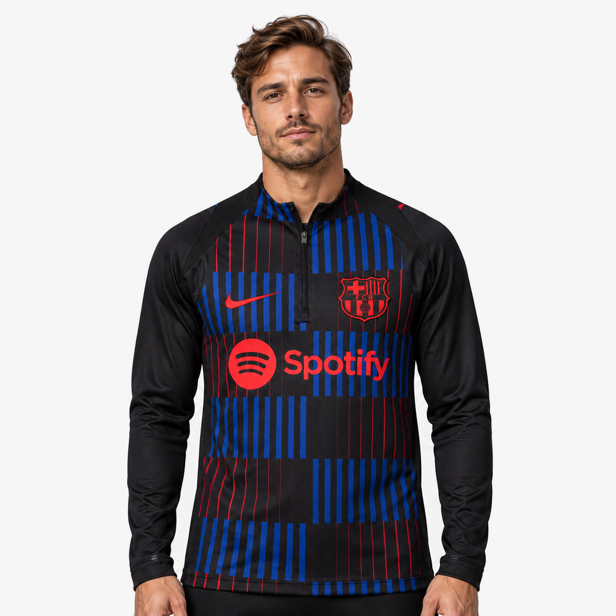 FC Barcelona Camisola Pré-Jogo Preta e Azul - Manga Comprida — hero editorial com modelo IA