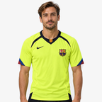 FC Barcelona Camisola Secundária - 05/06 — hero editorial com modelo IA