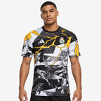 Real Madrid Camisola Treino Avengers - 25/26 — hero editorial com modelo IA