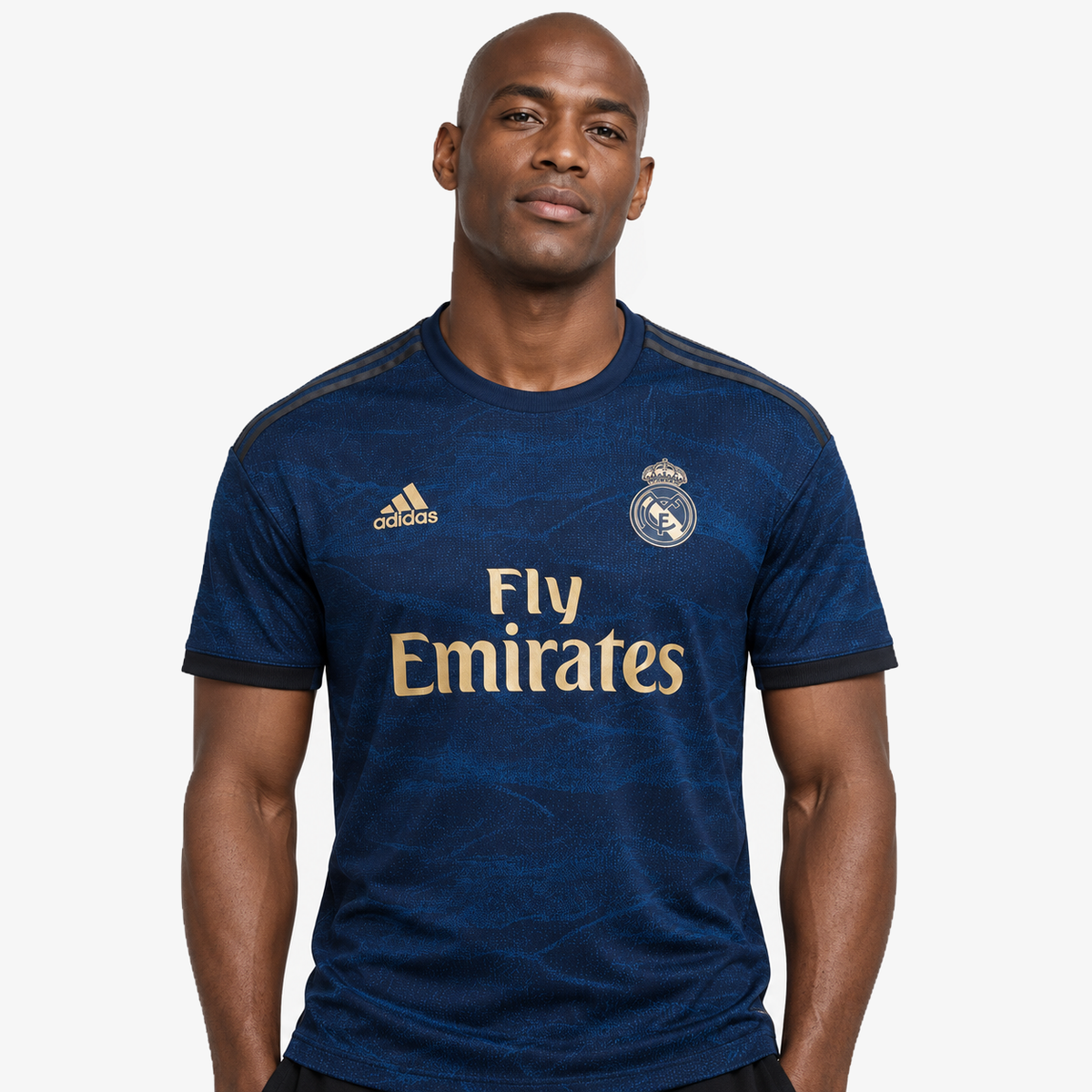 Real Madrid Camisola Secundária - 19/20 — hero editorial com modelo IA