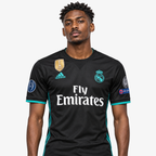 Real Madrid Camisola Secundária - Liga dos Campeões 17/18 — hero editorial com modelo IA