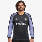 Real Madrid Camisola Terceira - 16/17 - Manga Comprida — hero editorial com modelo IA