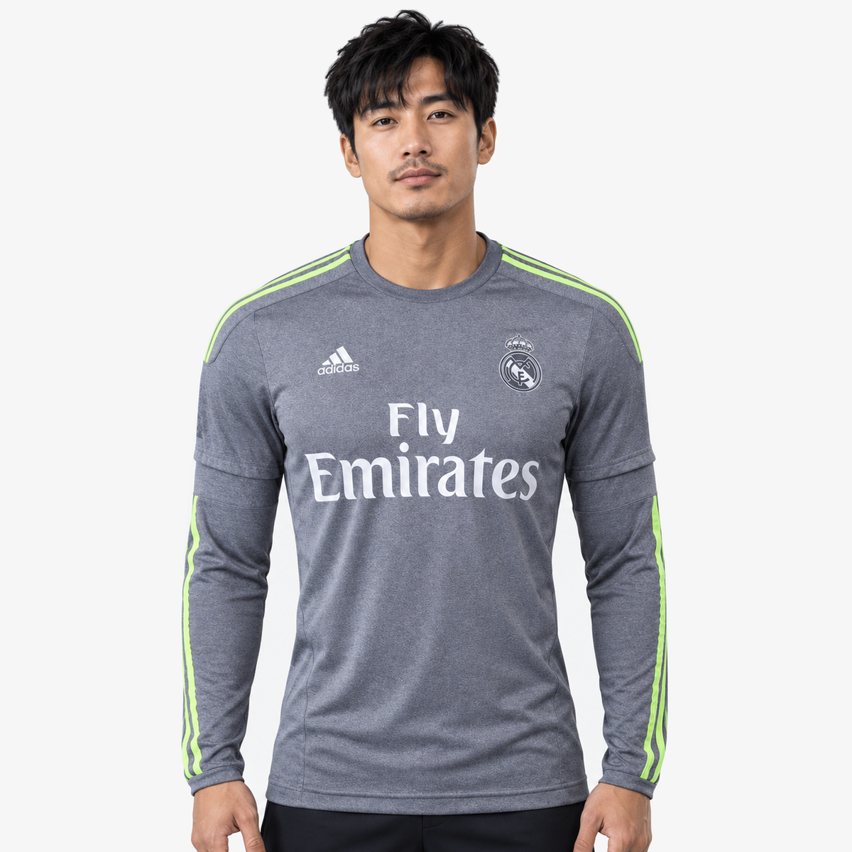 Real Madrid Camisola Secundária - 15/16 - Manga Comprida — hero editorial com modelo IA