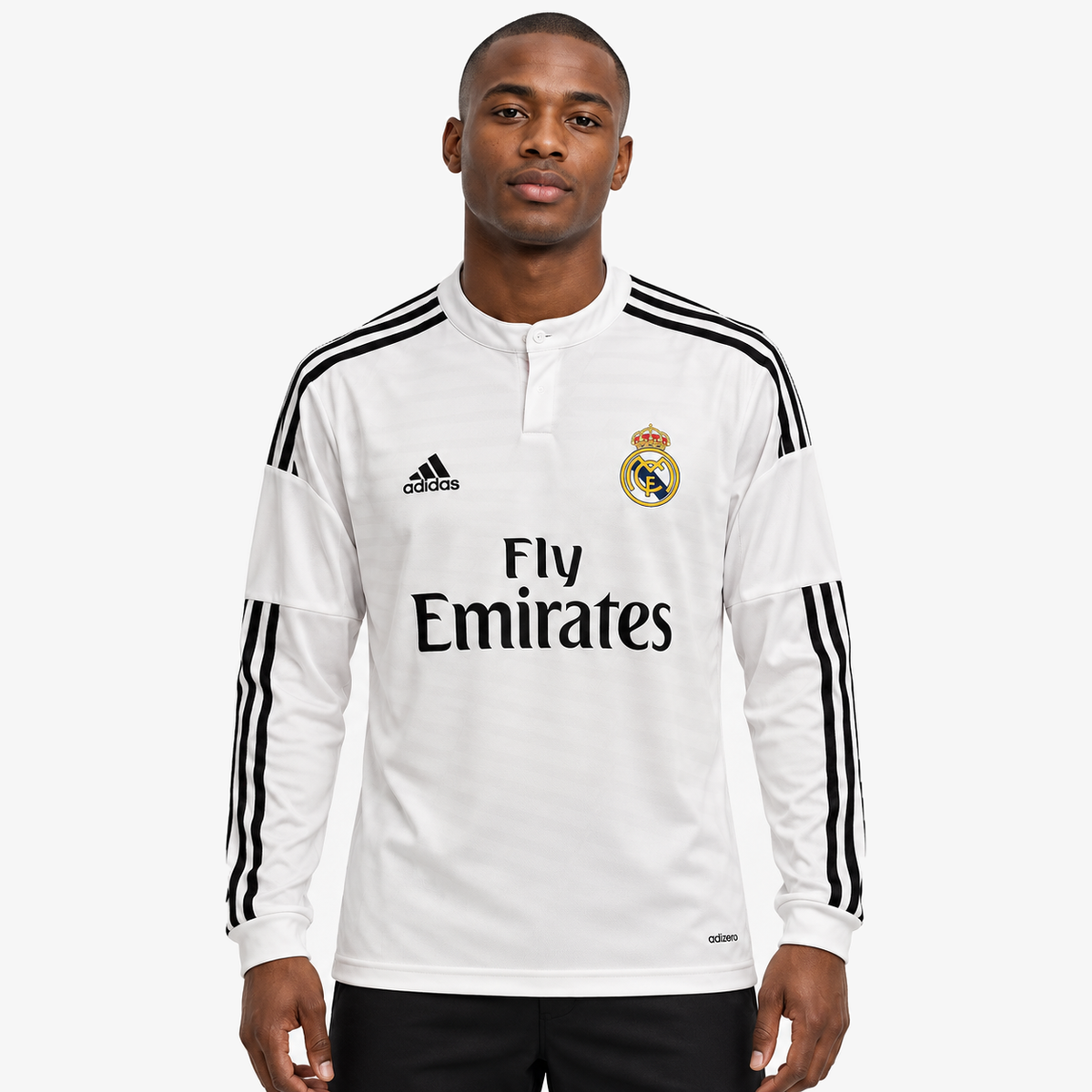 Real Madrid Camisola Principal - 14/15 - Manga Comprida — hero editorial com modelo IA