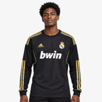 Real Madrid Camisola Secundária - 11/12 - Manga Comprida — hero editorial com modelo IA