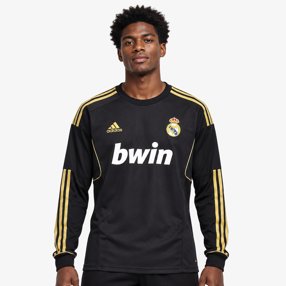 Real Madrid Camisola Secundária - 11/12 - Manga Comprida — hero editorial com modelo IA