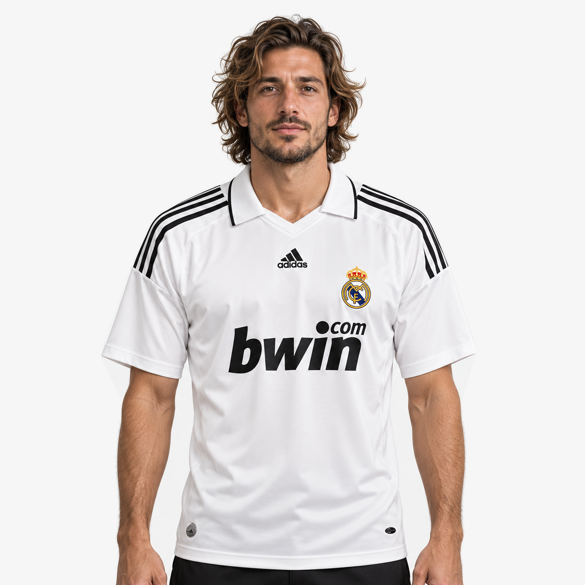 Real Madrid Camisola Principal - 08/09 — hero editorial com modelo IA