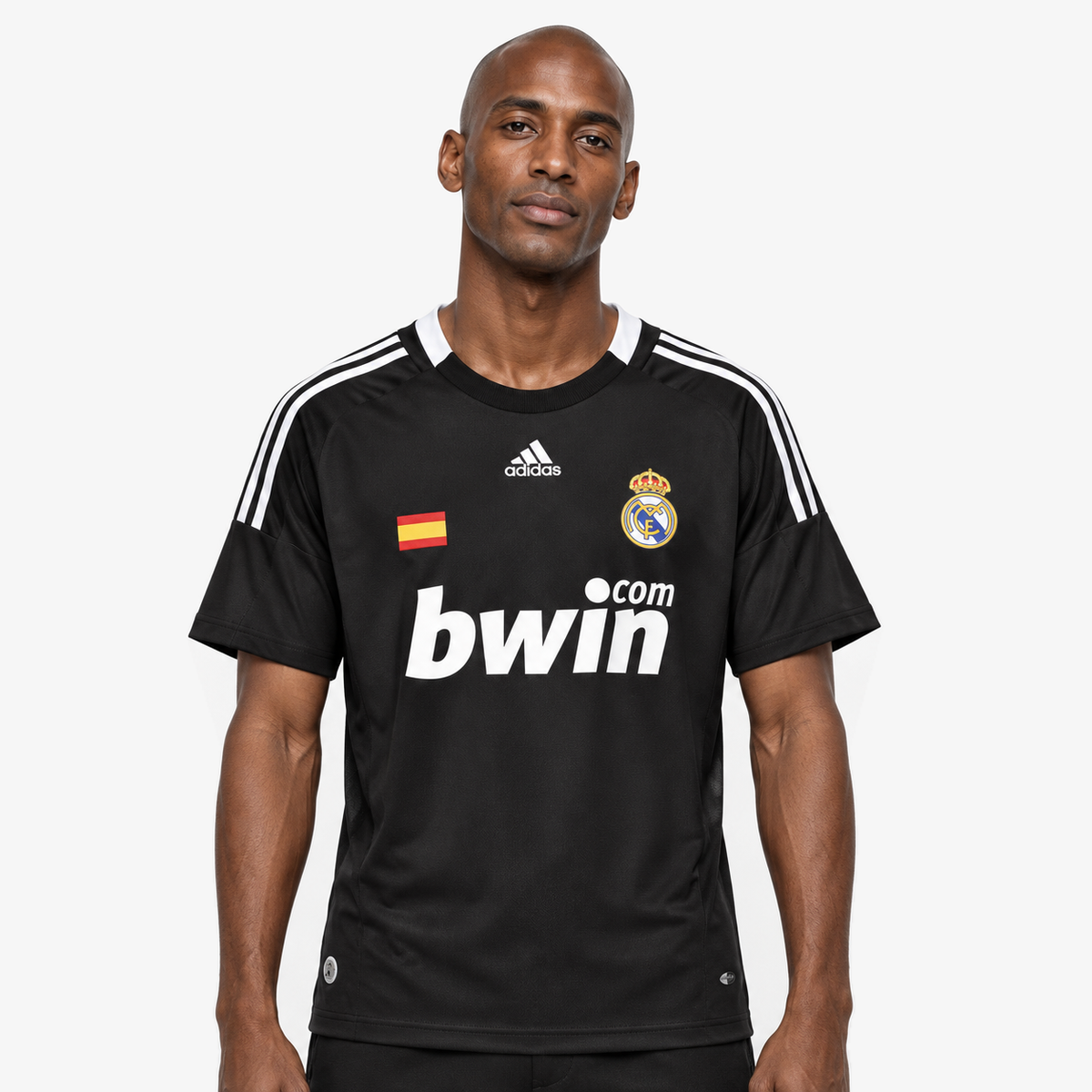 Real Madrid Camisola Secundária - 08/09 — hero editorial com modelo IA