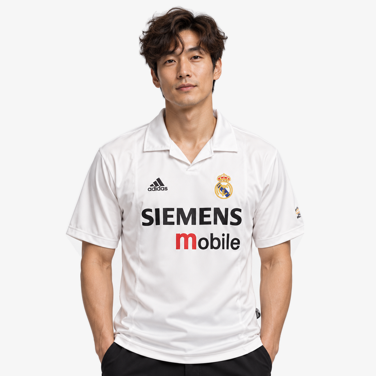 Real Madrid Camisola Principal - 02/03 — hero editorial com modelo IA