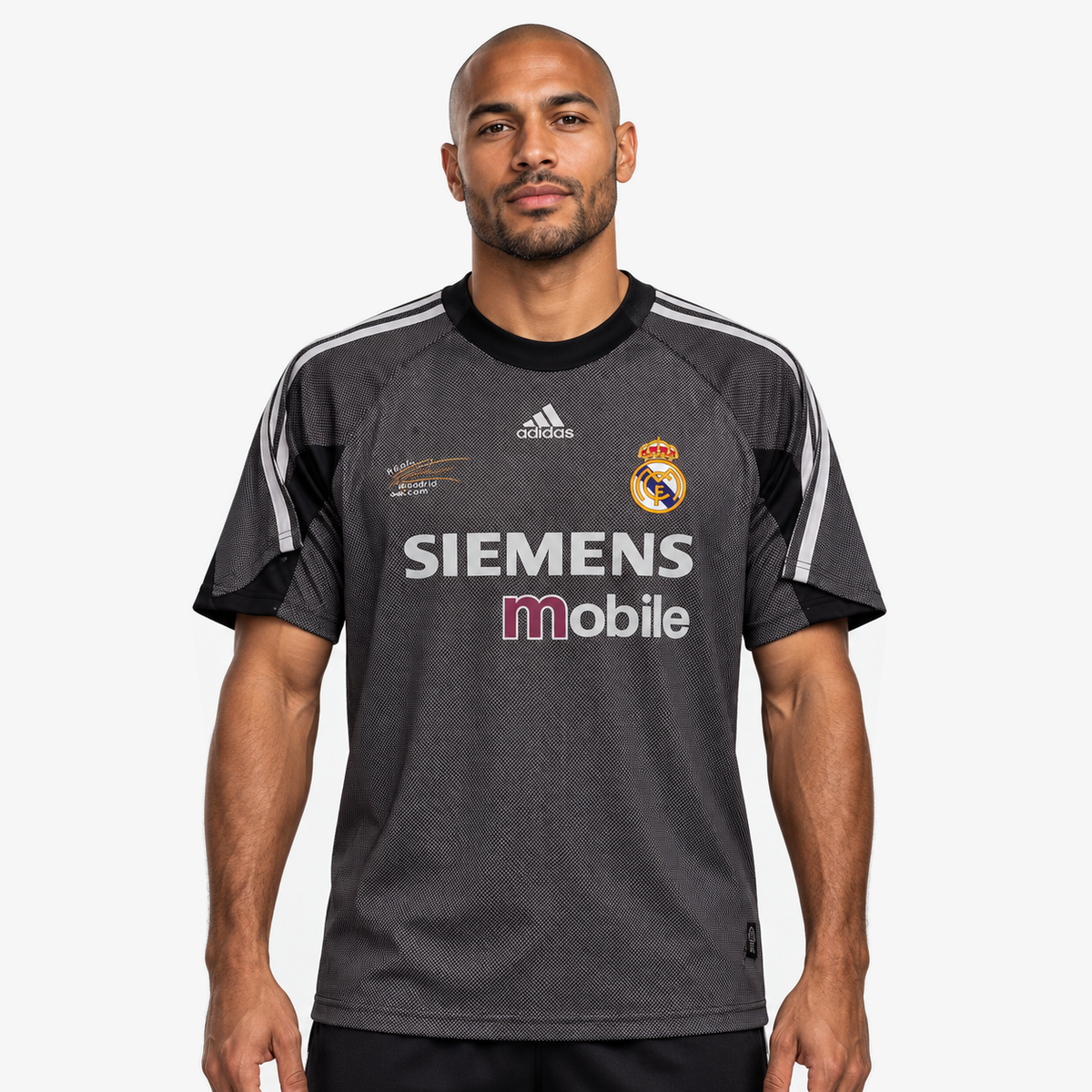 Real Madrid Camisola Guarda-Redes - 02/03 — hero editorial com modelo IA