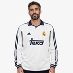 Real Madrid Camisola Principal - 00/01 - Manga Comprida — hero editorial com modelo IA