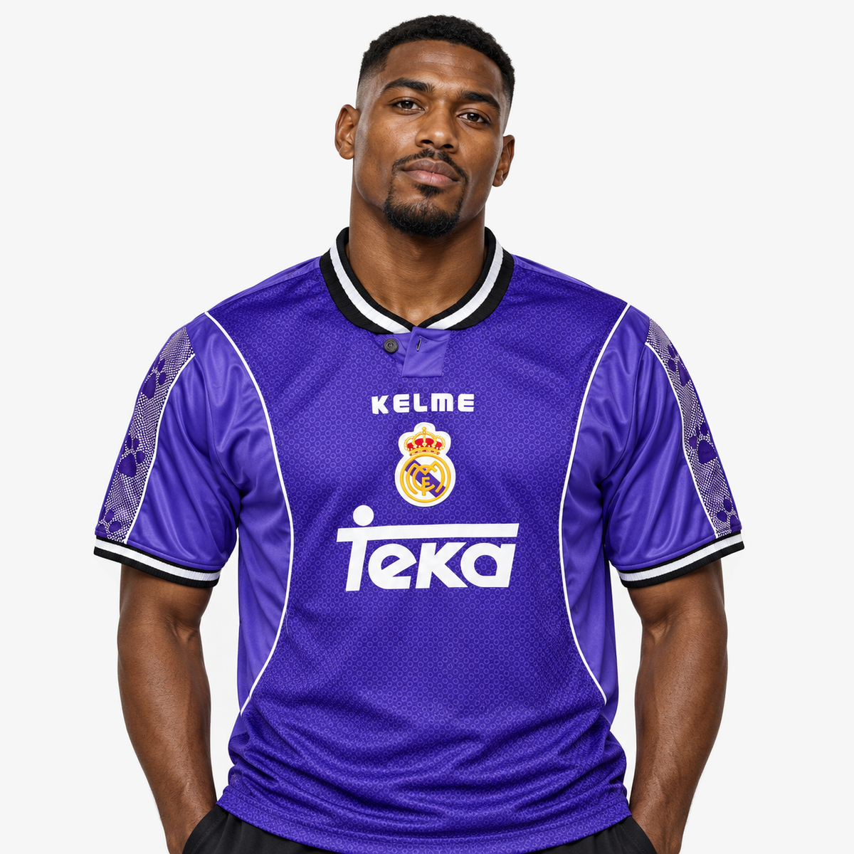 Real Madrid Camisola Secundária - 97/98 — hero editorial com modelo IA