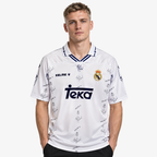 Real Madrid Camisola Principal - 94/95 — hero editorial com modelo IA