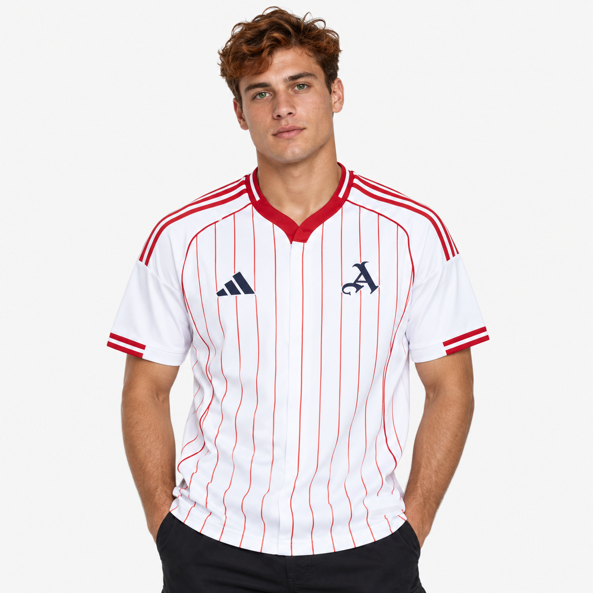 Arsenal Camisola Edição Especial Branca - 25/26 - hero com modelo distinto