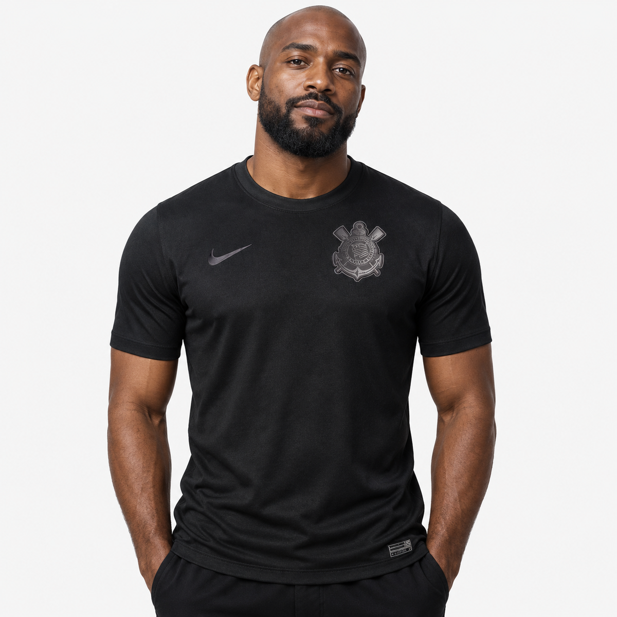 Corinthians Camisola Edição Especial Preta - 24/25 - hero com modelo distinto