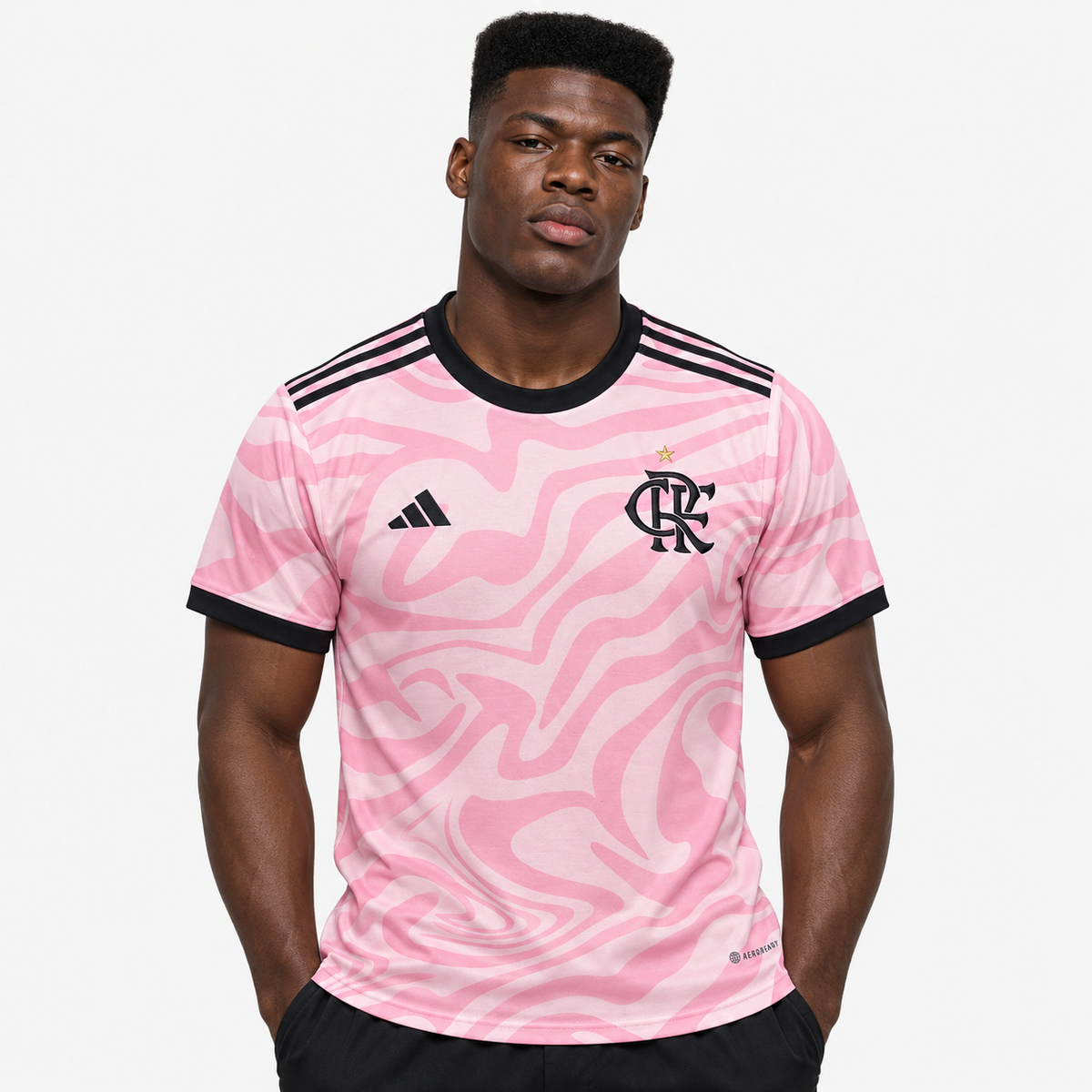 Flamengo Camisola Edição Especial Rosa - 23/24 - hero com modelo distinto