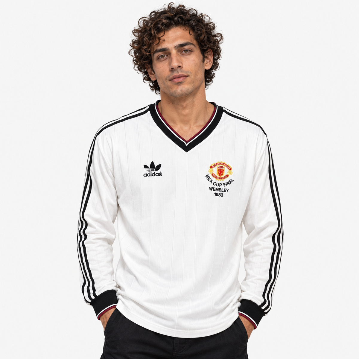 Manchester United Camisola Alternativa Final Taça de Inglaterra - 82/83 - Manga Comprida - hero com modelo distinto